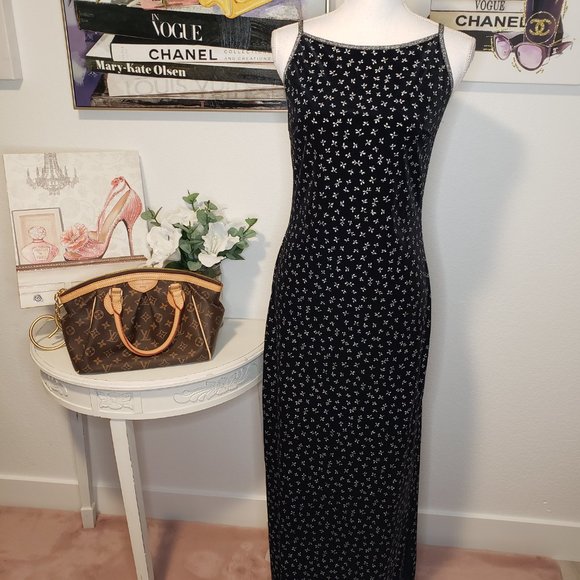 Dresses & Skirts - 💝 HP 💝 ** PRICE FIRM ** Spaghetti Strap Long Black and Silver Dress